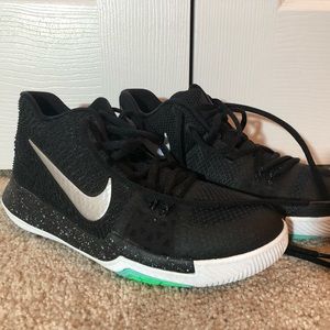 NIKE BASKETBALL SNEAKERS
